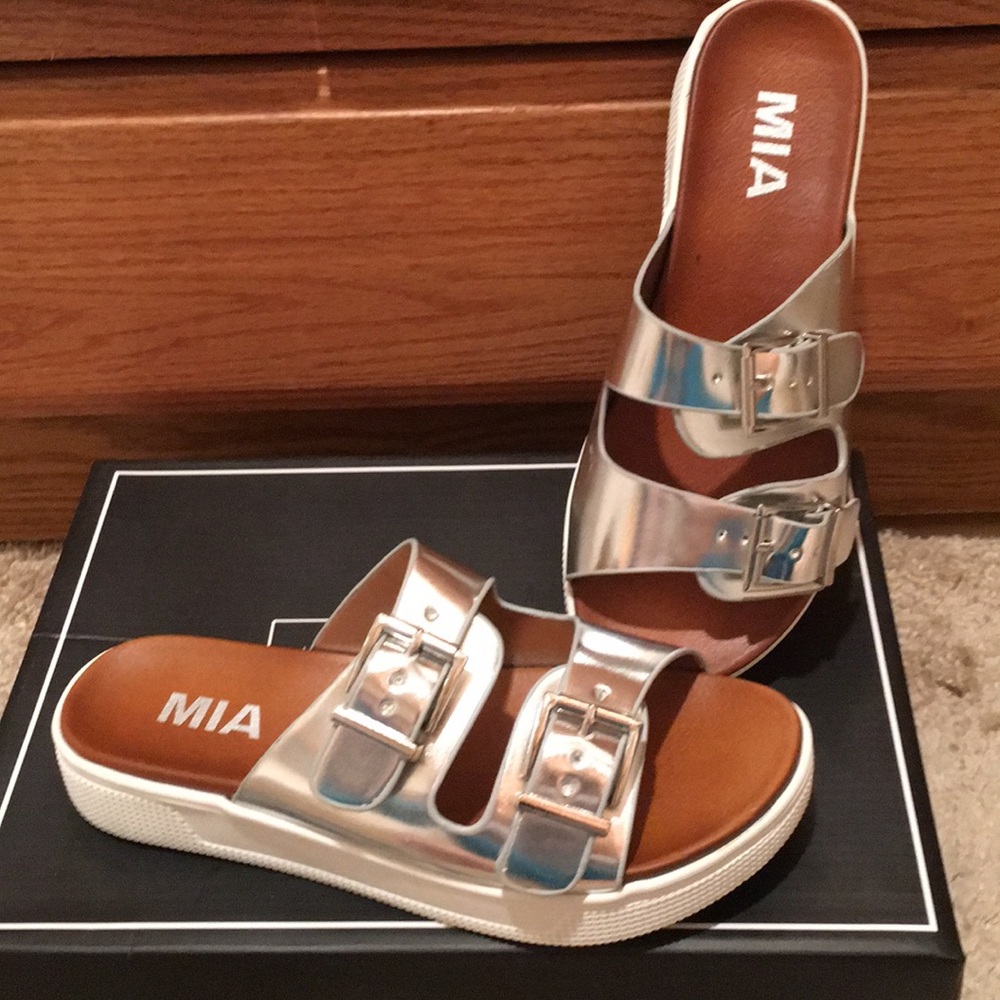 NWT MIA SILVER VENESSA 6 sandals shoes like Birk